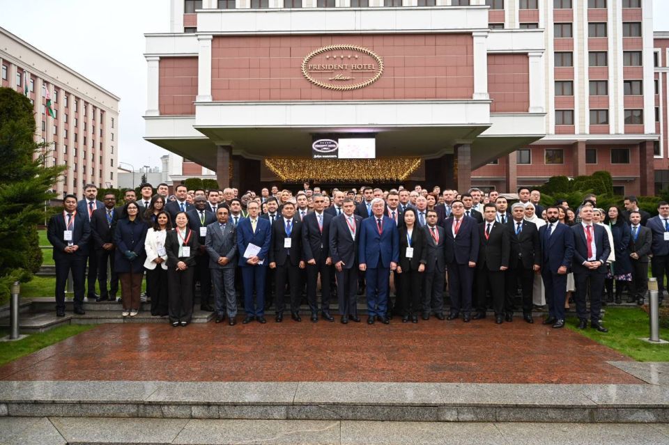 Работаю в Минске, где проходит 43-я Пленарная неделя Евразийской группы по противодействию легализации преступных доходов и финансированию терроризма (ЕАГ)