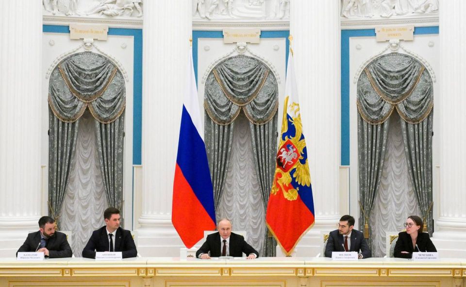 Развитие фотоники и микроэлектроники обсудили на встрече Президента России Владимира Путина с участниками V Конгресса молодых ученых