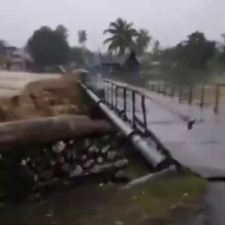 84 человека погибли из-за наводнения в Индонезии