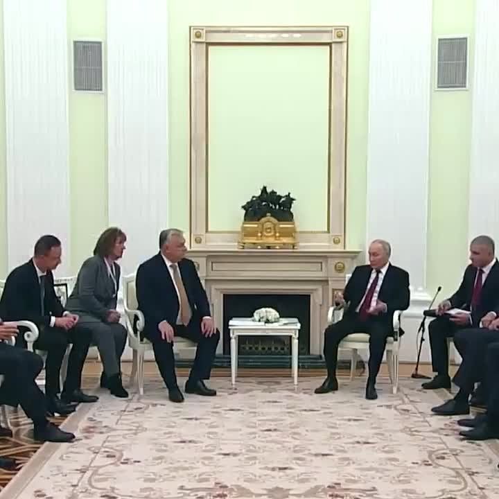 Будапешт подходит для мирного урегулирования конфликта, заявил Путин на встрече с Орбаном