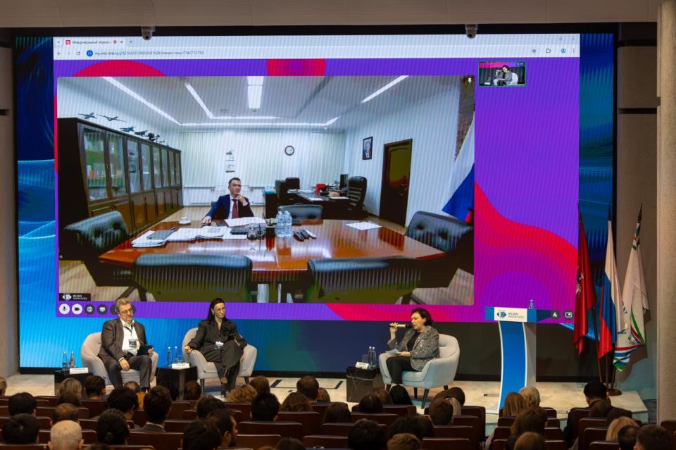 Замглавы Минобрнауки России Андрей Омельчук выступил на II Международном образовательном форуме в РУДН Замглавы Минобрнауки России Андрей Омельчук выступил на II Международном образовательном форуме в РУДН