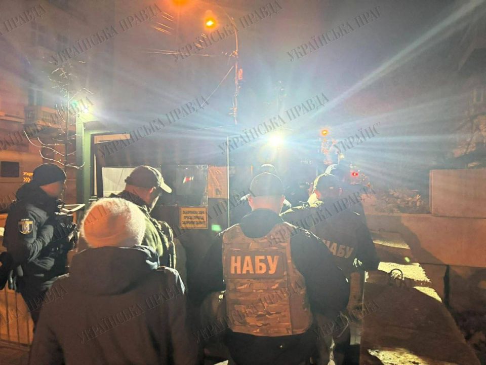 НАБУ и САП проводят обыски у Ермака, сообщил народный депутат Железняк