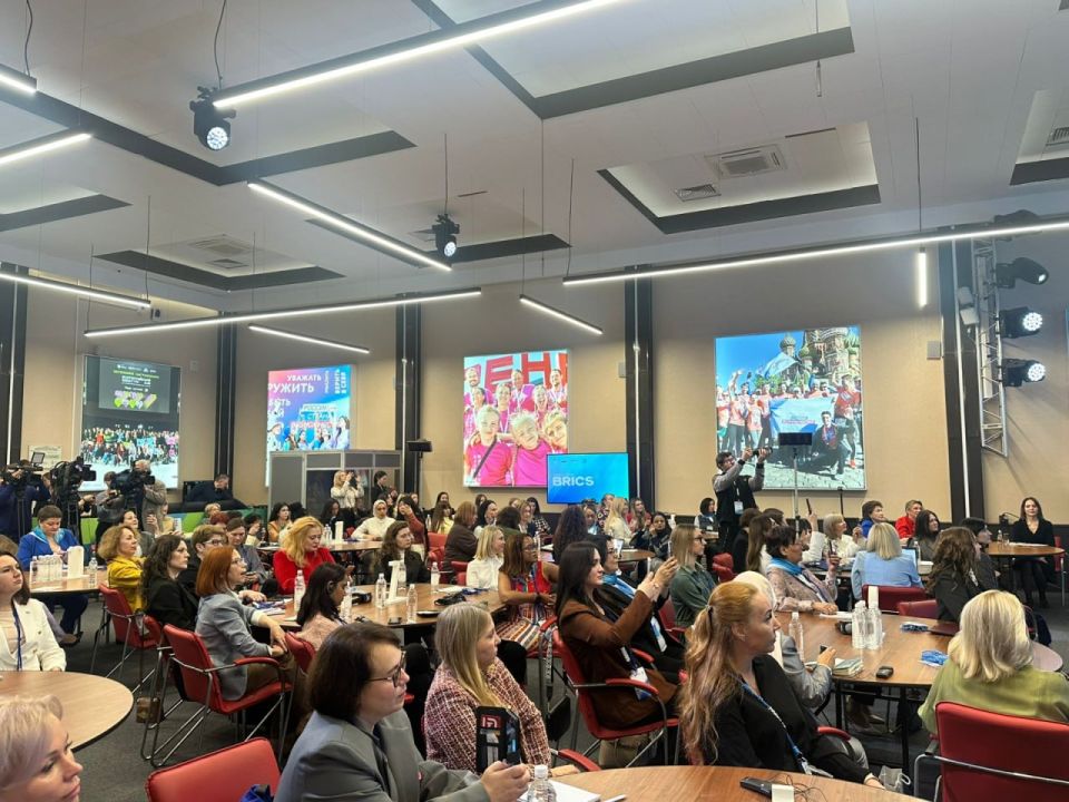 Галина Карелова: Стартовал новый поток программы «Женщина-лидер» для представителей стран БРИКС Галина Карелова: Стартовал новый поток программы «Женщина-лидер» для представителей стран БРИКС