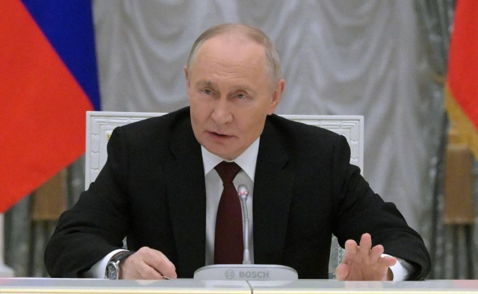 Президент России Владимир Путин проводит встречу с участниками V Конгресса молодых ученых