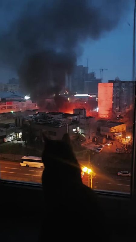 Киевский "Кiт" ведет визуальный контроль последствий ракетно-дронового удара ВС РФ по объекту противника в Киеве