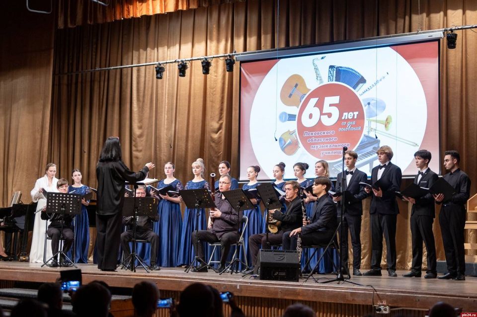 Концерт к 65-летию музыкального училища Концерт к 65-летию музыкального училища