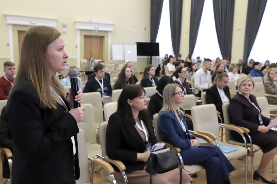 Завершилась серия окружных семинаров-совещаний «Семья – опора современного общества» Завершилась серия окружных семинаров-совещаний «Семья – опора современного общества»