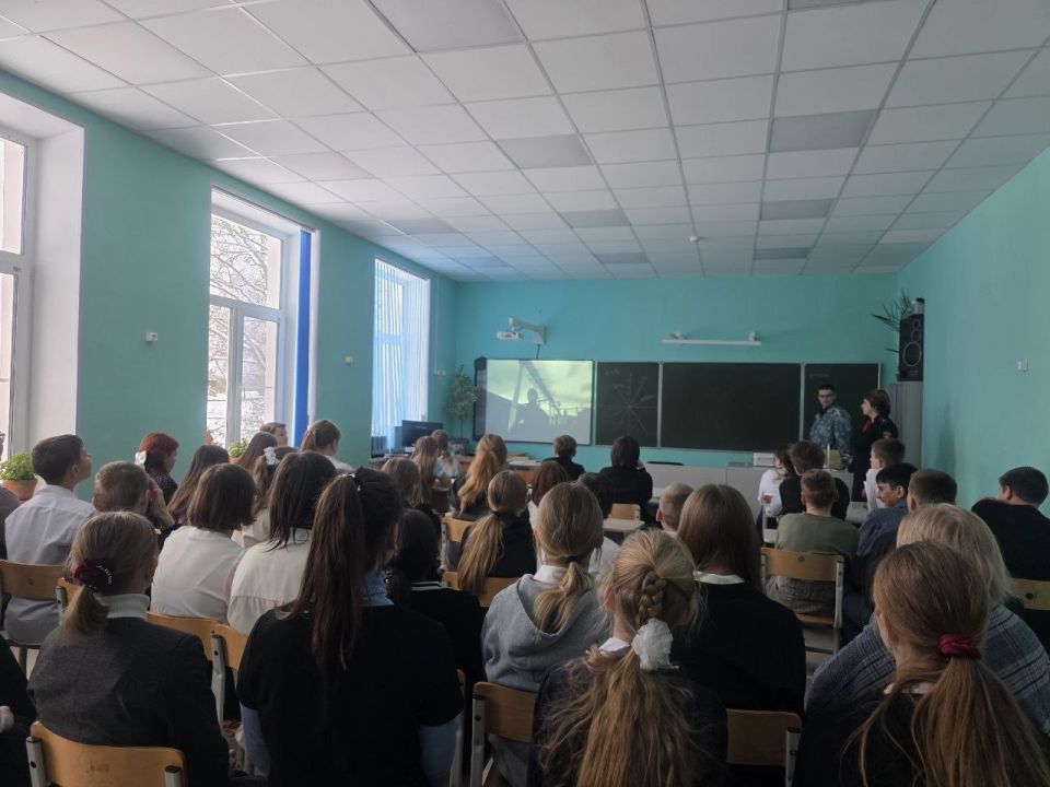 Сотрудники Госавтоинспекции МО МВД России "Печорский" совместно с начальником ОУУП и ПДН Морозовой О.В.,старшим экспертом МО ЭКЦ УМВД России по Псковской области Смирновым В.И., заместителем начальника ОМВД России -... Сотрудники Госавтоинспекции МО МВД России "Печорский" совместно с начальником ОУУП и ПДН Морозовой О.В.,старшим экспертом МО ЭКЦ УМВД России по Псковской области Смирновым В.И., заместителем начальника ОМВД России -...