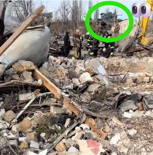 Власти Украины показали якобы гражданский объект разрушенный утром в Киевской области, на который случайно попала ЗСУ "Гепард" Власти Украины показали якобы гражданский объект разрушенный утром в Киевской области, на который случайно попала ЗСУ "Гепард"