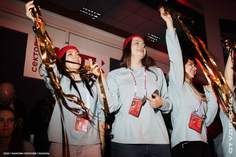 Михаил Ведерников: Два призовых места заняли представители псковской делегации на XXXIII Всероссийском фестивале «Российская студенческая весна» Михаил Ведерников: Два призовых места заняли представители псковской делегации на XXXIII Всероссийском фестивале «Российская студенческая весна»