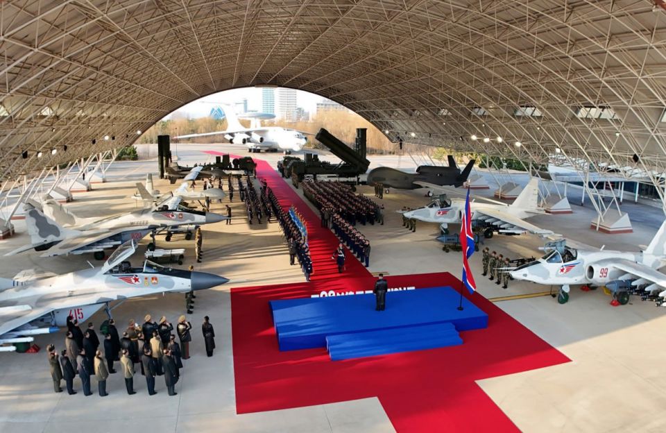 Ким Чен Ын на праздновании 80-летия ВВС КНДР Ким Чен Ын на праздновании 80-летия ВВС КНДР