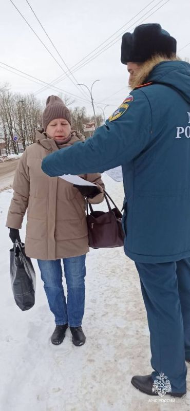 #Профилактика. Сегодня сотрудниками Главного управления МЧС России по Псковской области с целью профилактики пожаров и гибели людей на них осуществлен профилактический рейд в городе Остров