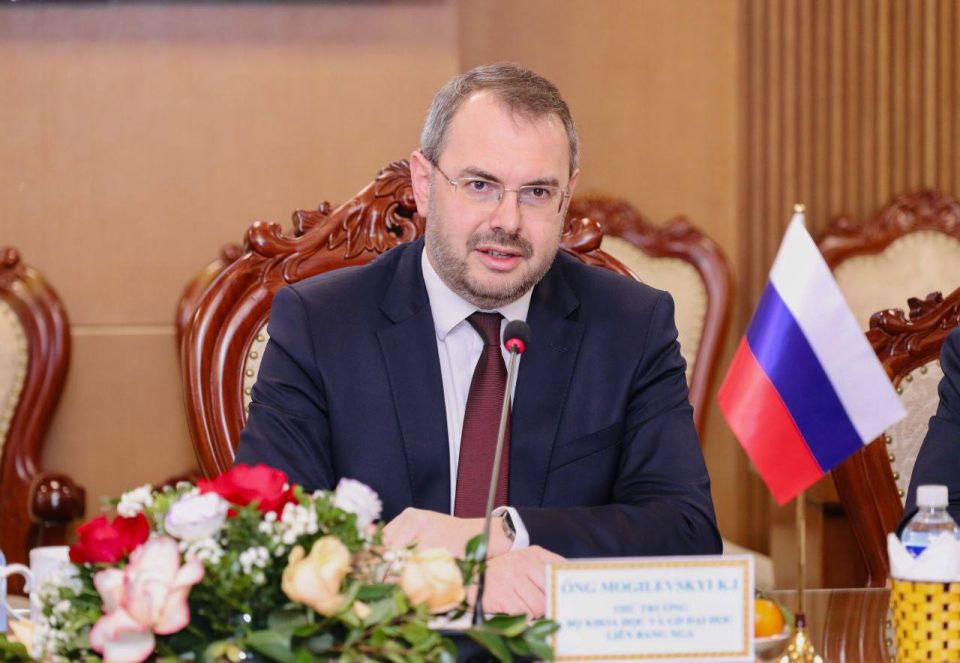 Замглавы Минобрнауки России Константин Могилевский провел встречу с Министром образования и подготовки кадров Вьетнама Нгуен Ким Шоном