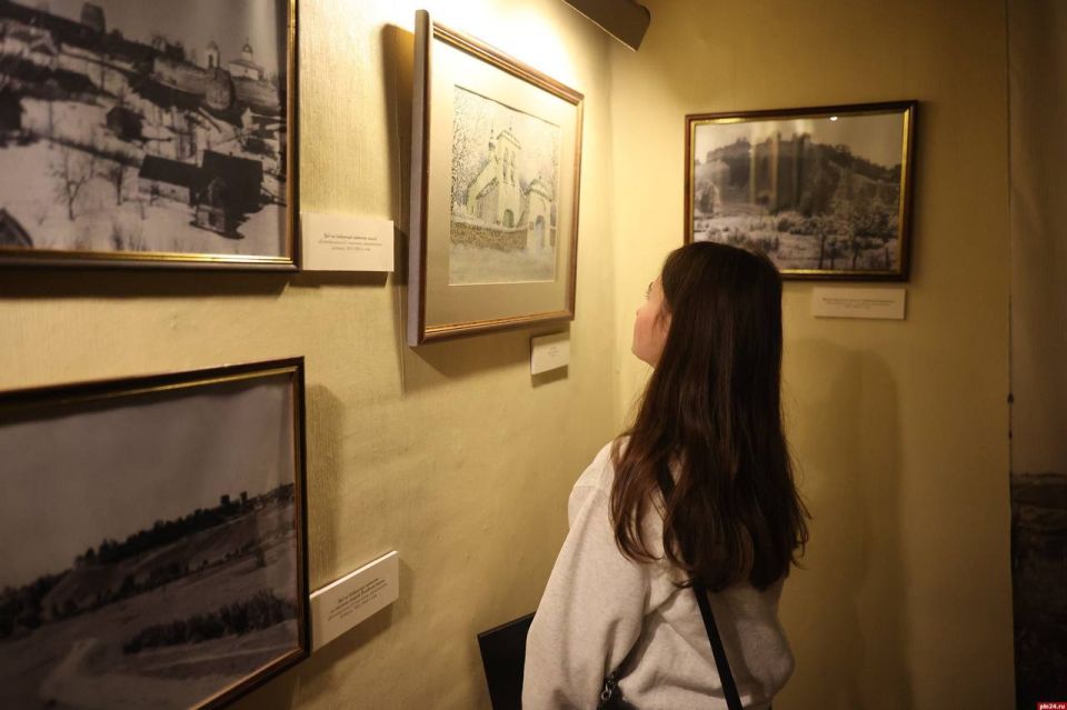 Выставка «Хранитель времени» открылась в Изборске Выставка «Хранитель времени» открылась в Изборске