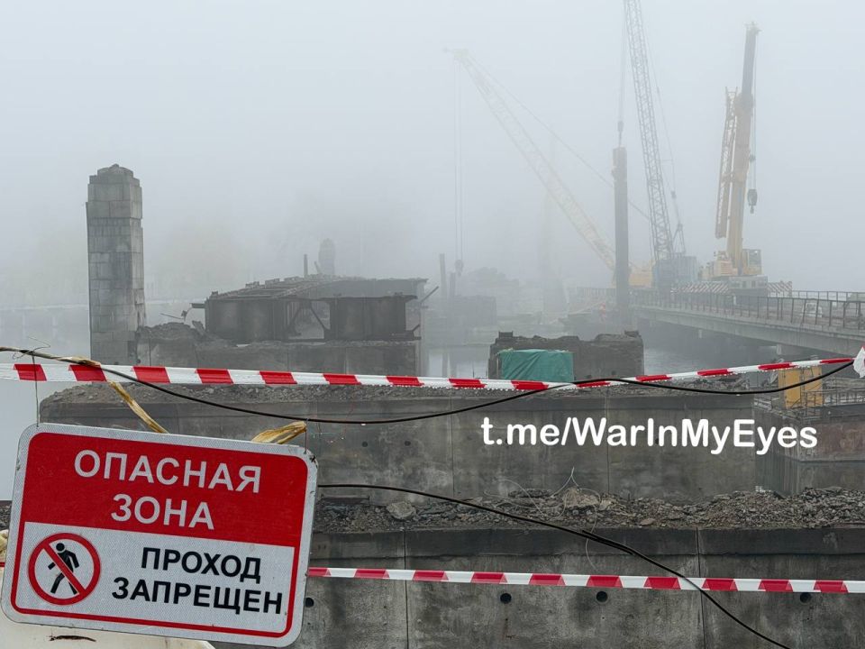 В центре Донецка продолжается реконструкция главного моста через реку Кальмиус