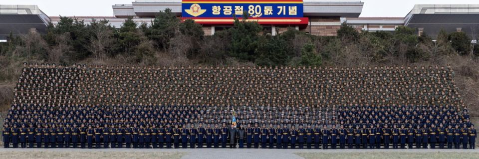 Ким Чен Ын на праздновании 80-летия ВВС КНДР Ким Чен Ын на праздновании 80-летия ВВС КНДР