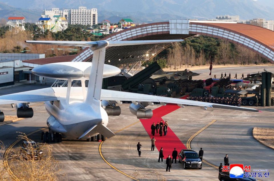 Ким Чен Ын объявил о новых стратегических средствах ядерного сдерживания Ким Чен Ын объявил о новых стратегических средствах ядерного сдерживания
