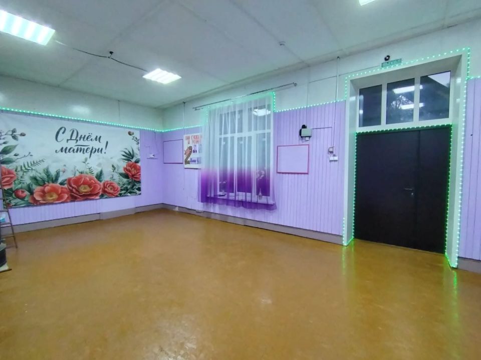 Завершился ремонт танцевального зала в сельском клубе в деревне Стехново Новоржевского муниципального округа