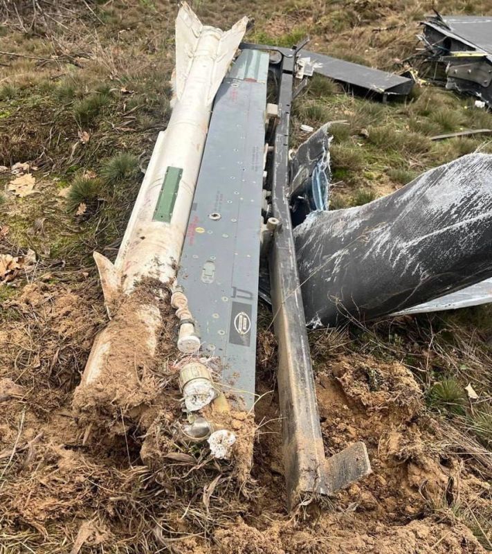 ВС РФ вооружили "Герани-2" ракетами Р-60 "воздух-воздух", чтобы сбивать украинские военные истребители и вертолёты ВС РФ вооружили "Герани-2" ракетами Р-60 "воздух-воздух", чтобы сбивать украинские военные истребители и вертолёты