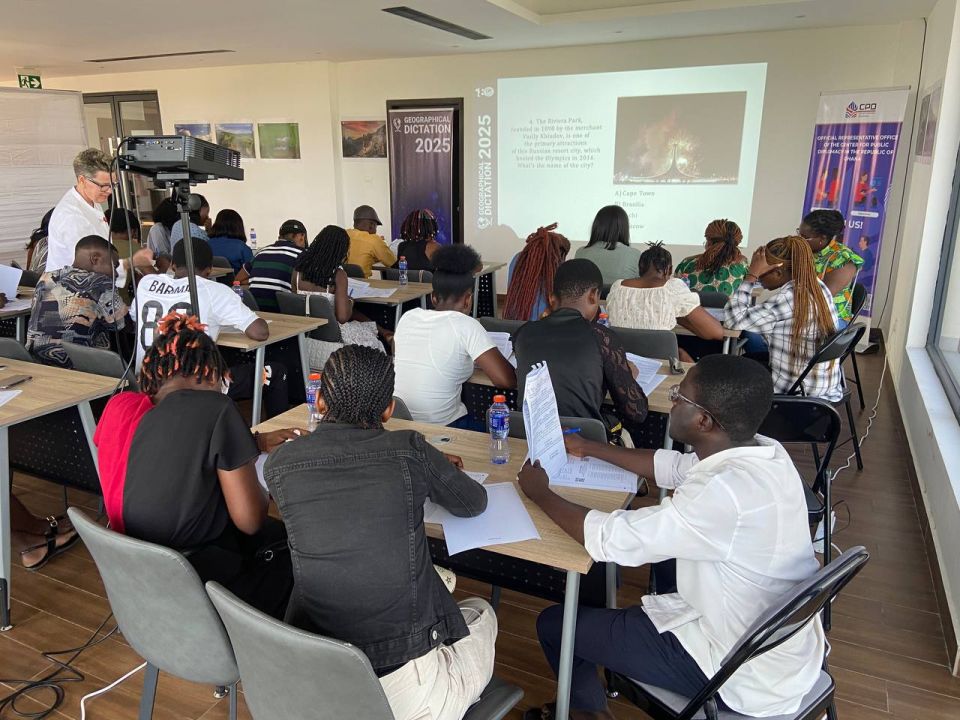 30 ноября Посольством России в Гане совместно с представительством Центра народной дипломатии впервые была организована и проведена международная акция «Географический диктант» 30 ноября Посольством России в Гане совместно с представительством Центра народной дипломатии впервые была организована и проведена международная акция «Географический диктант»