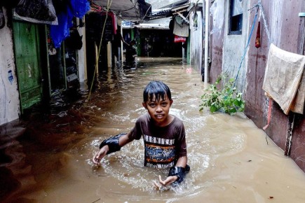 Индонезия ушла под воду: более 500 человек погибли