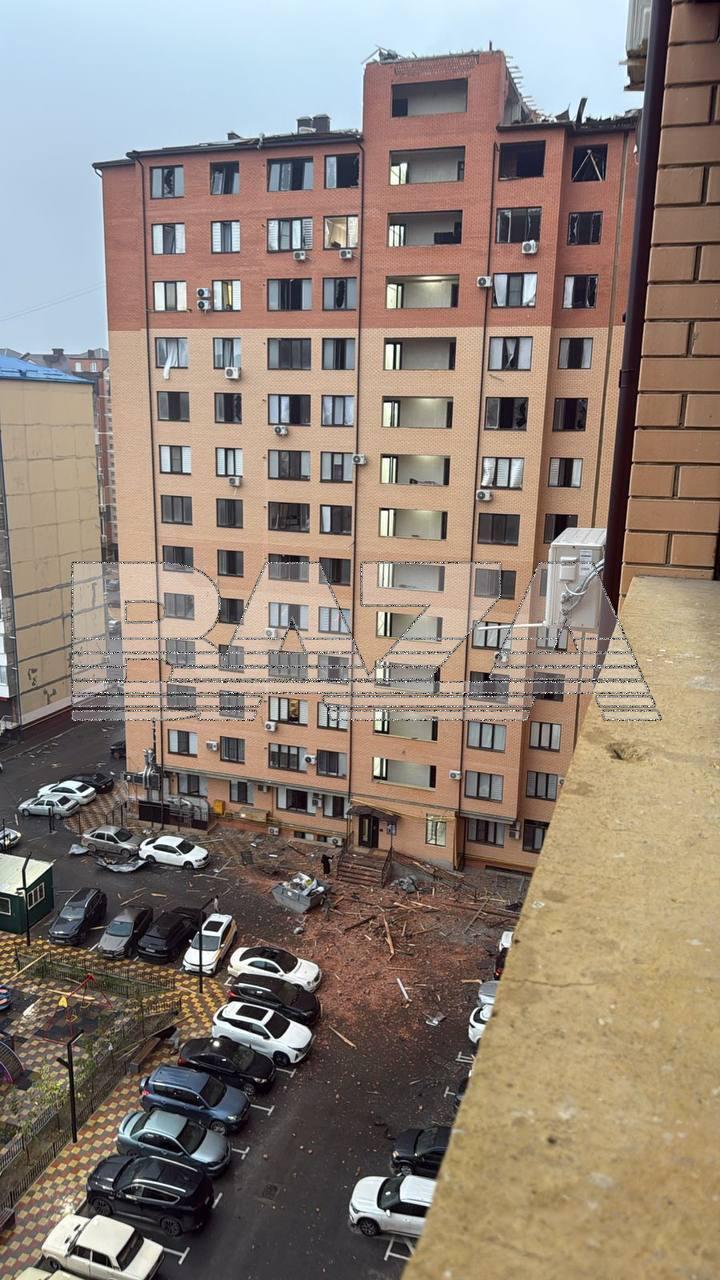 В Дагестане прогремели взрывы: повреждена многоэтажка и 15 машин В Дагестане прогремели взрывы: повреждена многоэтажка и 15 машин