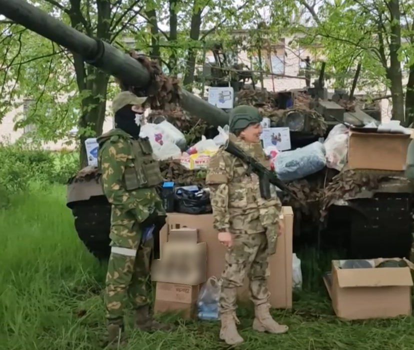 Это мошенник Эльман Пашаев фоткается на фоне танка, чтобы отмыть себе карму на фронте после различных грязных делишек