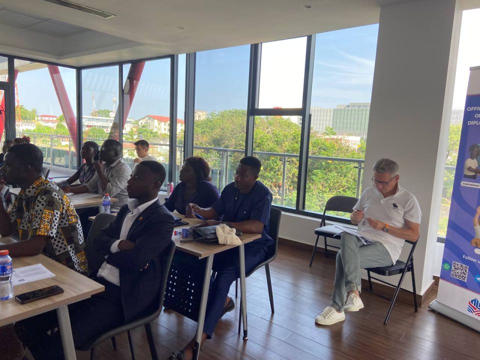 30 ноября Посольством России в Гане совместно с представительством Центра народной дипломатии впервые была организована и проведена международная акция «Географический диктант» 30 ноября Посольством России в Гане совместно с представительством Центра народной дипломатии впервые была организована и проведена международная акция «Географический диктант»