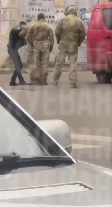 Группа ухилянтов вырвала своего товарища из цепких лап людоловов