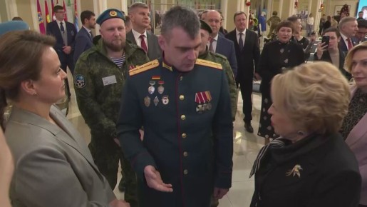После торжественной церемонии Валентина Матвиенко, Анна Цивилева и Сергей Чемезов пообщались с участниками специальной военной операции