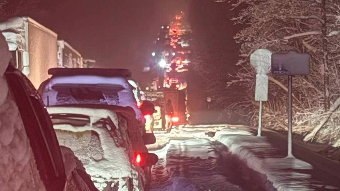 Пробка на 85 км. Автомобилисты с детьми парализованы на трассе Пробка на 85 км. Автомобилисты с детьми парализованы на трассе