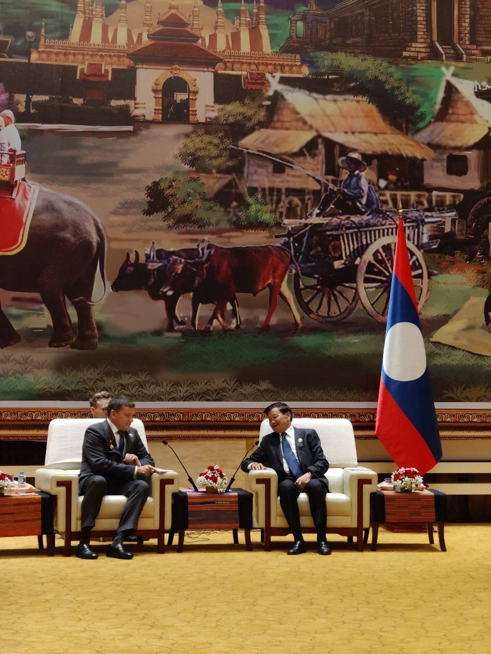 Особая честь — личная встреча с Президентом Лаосской Народно-Демократической Республики Тхонглуном Сисулитом