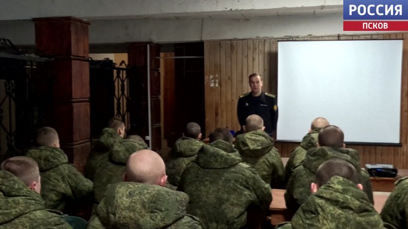 Псковские призывники отправились защищать границу в Ленинградскую область Псковские призывники отправились защищать границу в Ленинградскую область