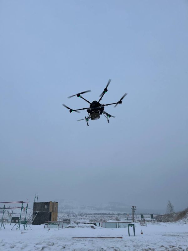 Доброе утро. Тяжелый гексакоптер "Мангас" с подвешенным макетом противотанковой мины ТМ-62 Доброе утро. Тяжелый гексакоптер "Мангас" с подвешенным макетом противотанковой мины ТМ-62