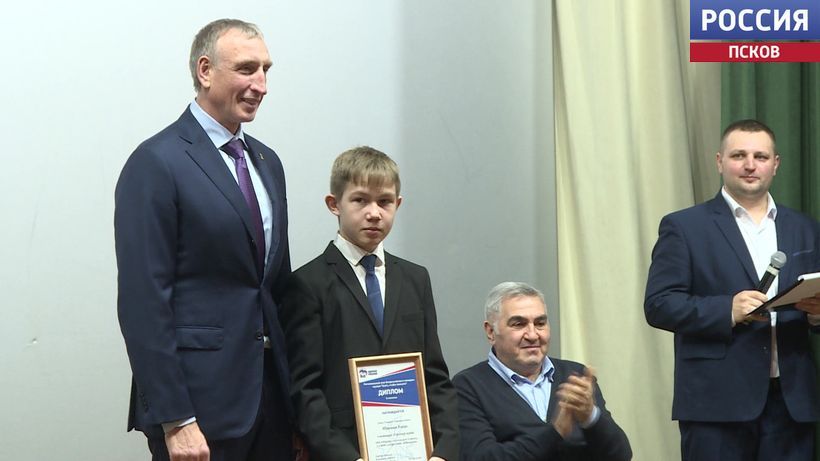 Депутат Государственной Думы Александр Козловский поздравил призеров федерального конкурса музеев образовательных организаций "Знать, чтобы помнить" Депутат Государственной Думы Александр Козловский поздравил призеров федерального конкурса музеев образовательных организаций "Знать, чтобы помнить"