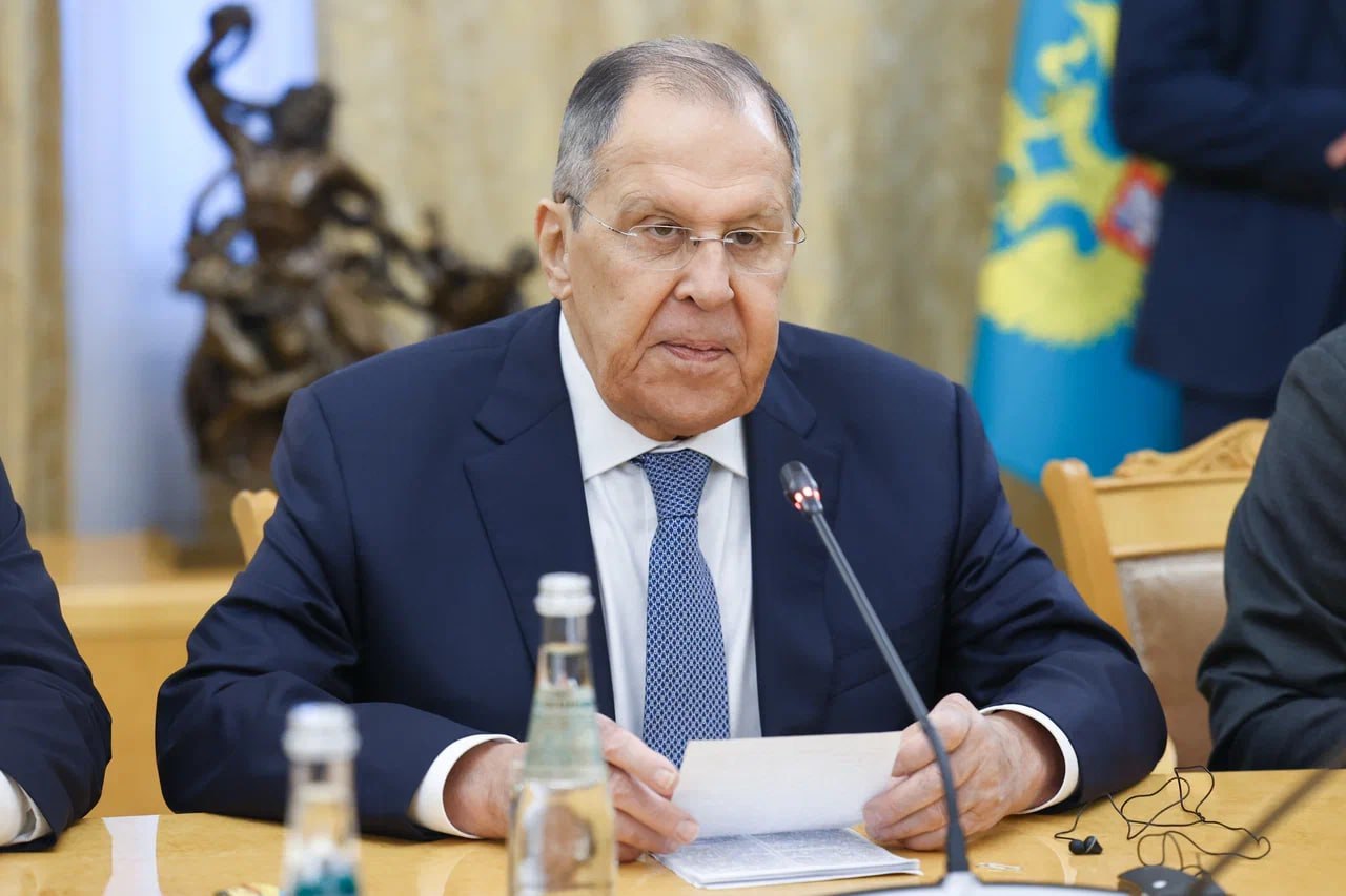 2 декабря в Москве состоялись переговоры Министра иностранных дел Российской Федерации С.В.Лаврова с Министром иностранных дел Китайской Народной Республики Ван И, прибывшим для проведения совместно с Секретарём Совета... 2 декабря в Москве состоялись переговоры Министра иностранных дел Российской Федерации С.В.Лаврова с Министром иностранных дел Китайской Народной Республики Ван И, прибывшим для проведения совместно с Секретарём Совета...