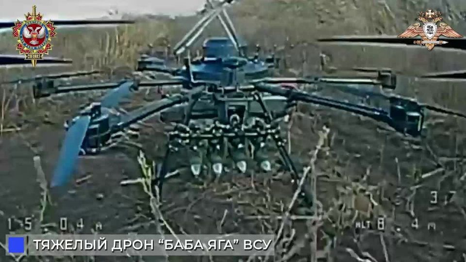 Операторы FPV-дронов отдельного отряда специального назначения "Охотник" 51 гвардейской общевойсковой армии на Константиновском направлении точным ударом дрона-камикадзе уничтожили место взлёта тяжёлого дрона ВСУ «Баба-Яга»