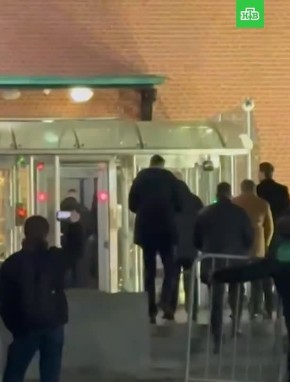 Спецпосланник президента США Стив Уиткофф, зять американского лидера Джаред Кушнер и глава РФПИ Кирилл Дмитриев приехали в Кремль