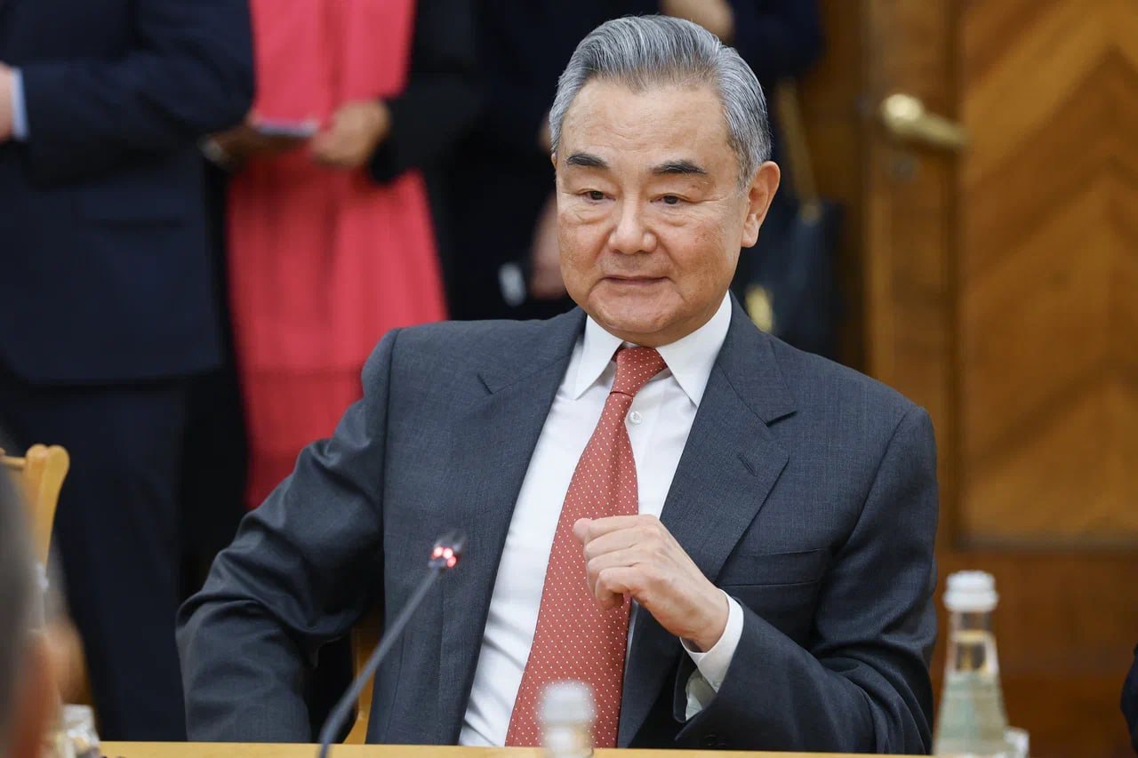 2 декабря в Москве состоялись переговоры Министра иностранных дел Российской Федерации С.В.Лаврова с Министром иностранных дел Китайской Народной Республики Ван И, прибывшим для проведения совместно с Секретарём Совета... 2 декабря в Москве состоялись переговоры Министра иностранных дел Российской Федерации С.В.Лаврова с Министром иностранных дел Китайской Народной Республики Ван И, прибывшим для проведения совместно с Секретарём Совета...