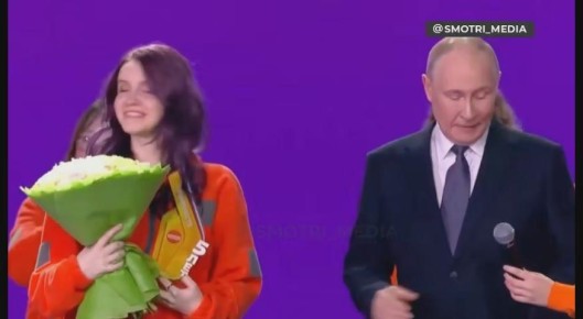 Владимир Путин встретился с волонтёрами и наградил «Волонтера года-2025»