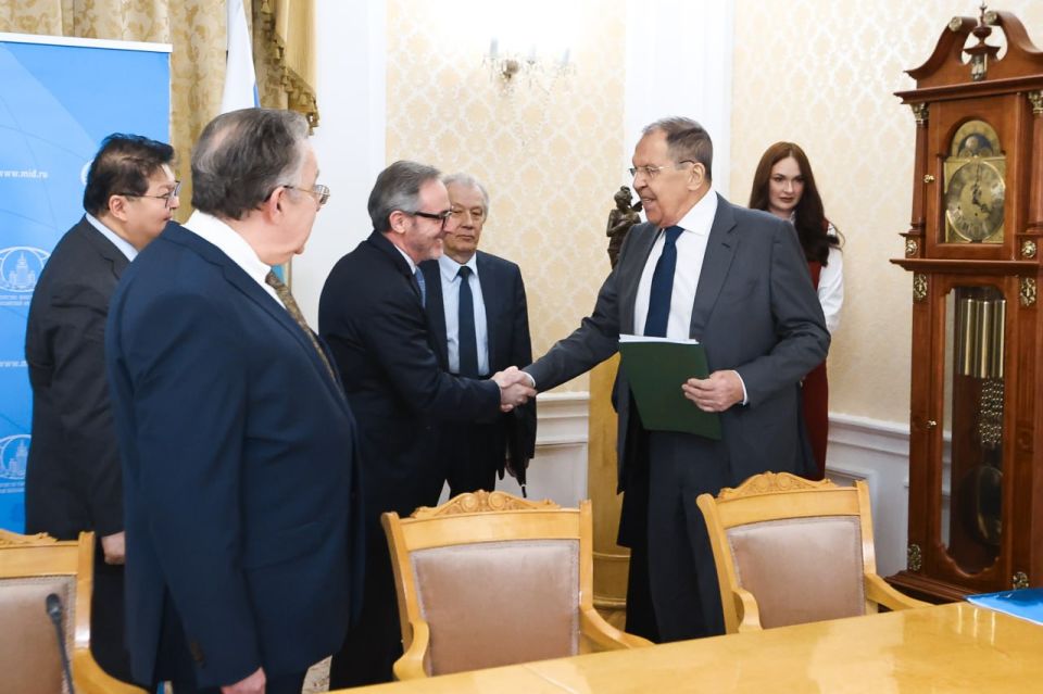 3 декабря Министр иностранных дел Российской Федерации С.В.Лавров провёл (в формате видеоконференции) торжественную церемонию награждения Специального помощника Президента Бразилии по международным вопросам С.Аморима орденом...