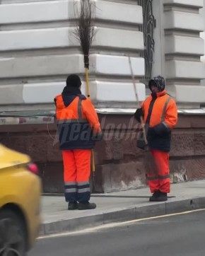 Почетный караул по уборке московских улиц заступил на службу