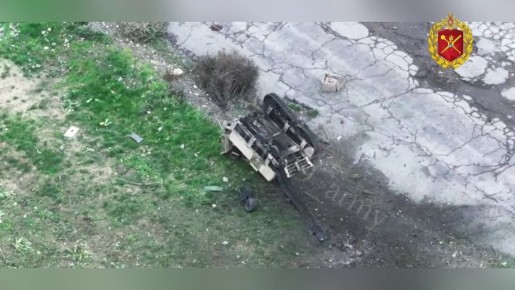 Операторы БпЛА обнаружили и уничтожили наземный роботизированный комплекс противника, перевозивший боекомплект и БпЛА "Mavic"