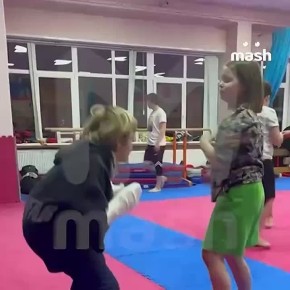 Мальчик, которому оторвало пальцы миной-ловушкой в Красногорске, вышел на первую тренировку после выписки из больницы