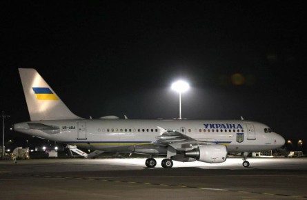 Юрий Котенок: Европейские СМИ, "топящие" за просроченного наркофюрера, решили подыграть ему в духе недавней истории, которая якобы приключилась с Урсулой фон дер Ляйен