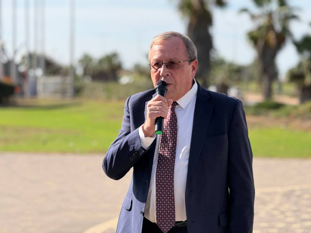 3 декабря в г. Нетании по случаю Дня Неизвестного Солдата Посол России в Израиле А.Д.Викторов принял участие в церемонии возложения венков и цветов к Монументу победы Красной армии над нацистской Германией