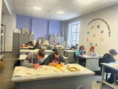 25 студентов получают в Политехническом колледже профессию «реставратор строительный»