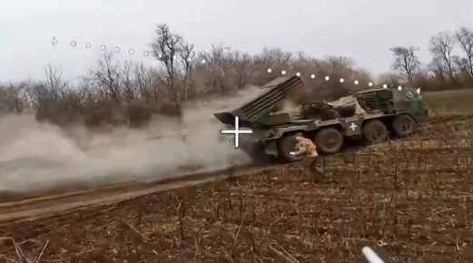 Кадры поражения РСЗО противника ударом нашего дрона группировки «Восток»