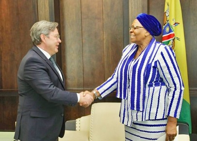 2 декабря состоялась встреча Чрезвычайного и Полномочного Посла Российской Федерации в Республике Намибии Д.А.Лобача с Президентом Республики Намибии Н.Нанди-Ндайтвой