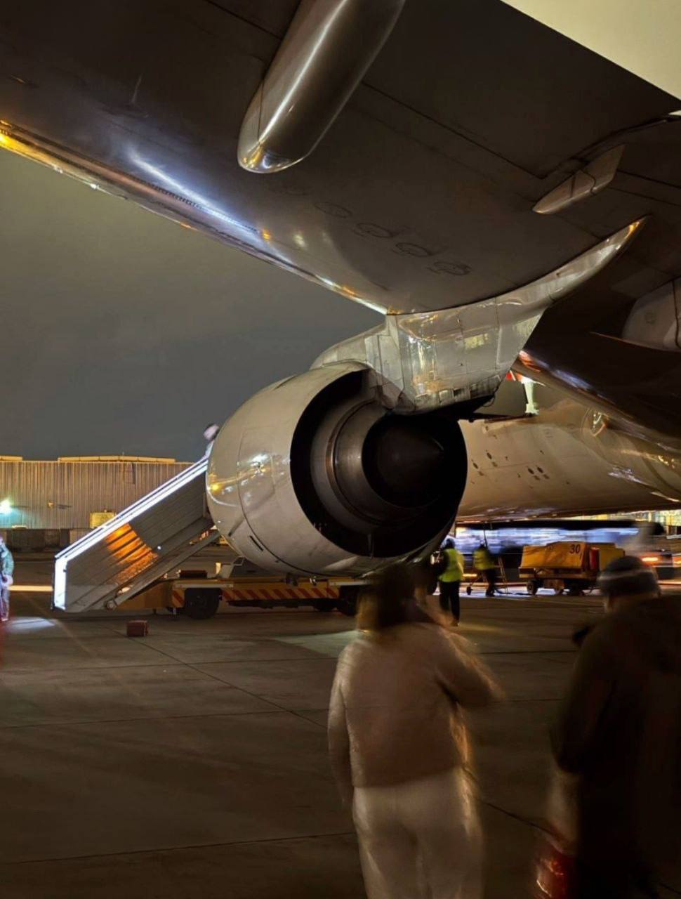 Boeing авиакомпании Red Wings экстренно вернулся в Домодедово из-за поломки двигателя